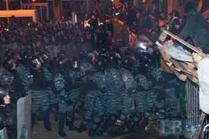 Правительство Украины заверило сенаторов в неприменении силы против Евромайдана