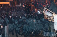 Правительство Украины заверило сенаторов в неприменении силы против Евромайдана