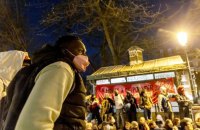 У Парижі поліція виселила з театру сотні мігрантів, які були там з грудня