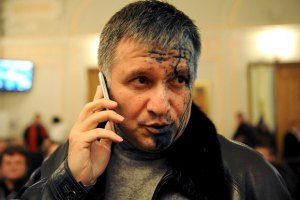 Облившую Авакова зеленкой уже допрашивает милиция