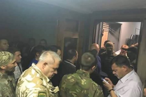Спецназ НАБУ защитил детективов при обыске по "сахарному делу"
