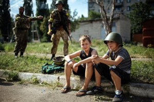 Мінсоцполітики просить евакуювати всіх дітей із зони АТО