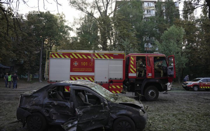 У Києві після нічної атаки перекрили рух на двох вулицях, – КМДА