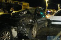 На мосту Патона в Киеве случился транспортный коллапс: столкнулись семь автомобилей