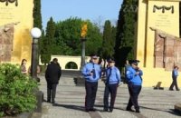 Во Львове к Холму славы съехались "свободовцы" и "Беркут"