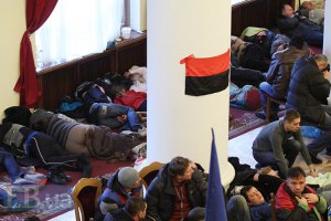 ​Исполнительная служба завтра огласит митингующим решение суда о запрете блокирования Кабмина и КГГА