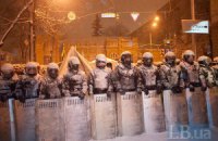 Милиция окружила палаточный городок на улице Шелковичной 