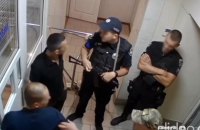 У військкоматі Чернівців побили затриманого на очах у поліцейських. Відкрито кримінальне провадження