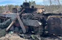 В Киевской области силы обороны в упор расстреляли колонну российской бронетехники