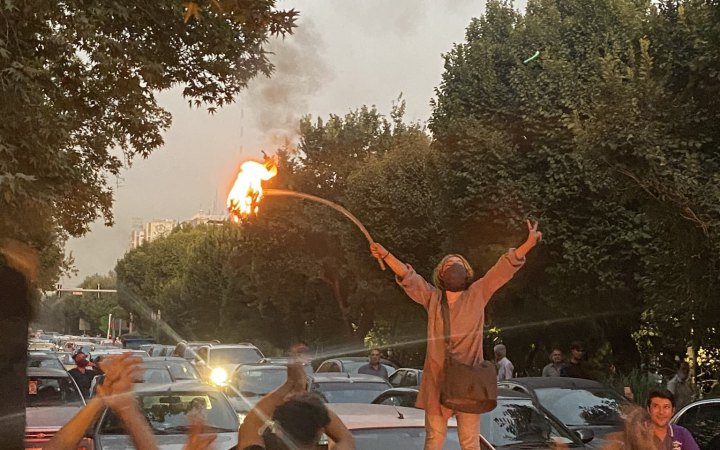 В Ірані на протестах через загадкову смерть арештованої за хіджаб жінки загинули пʼятеро мітингарів