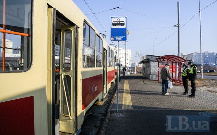 У Києві з 26 лютого поступово відновлюють роботу електротранспорту на правому березі