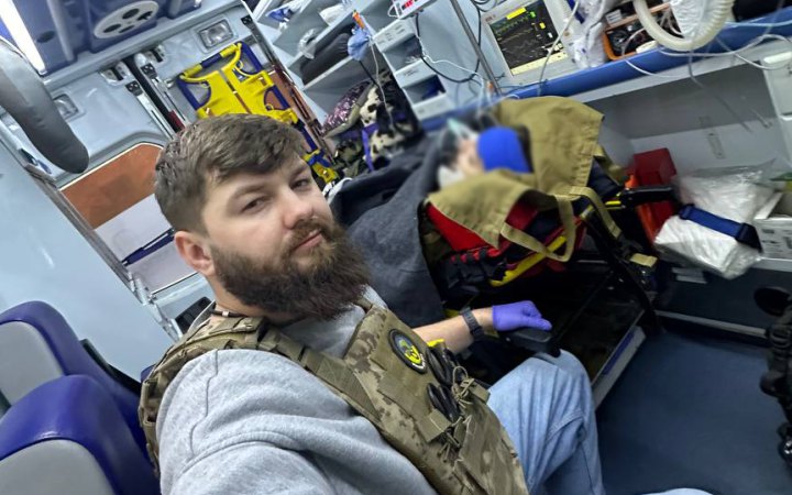 Барбер-медик, який безкоштовно стриже поранених у госпіталі: "У людини прокинулося в очах життя"