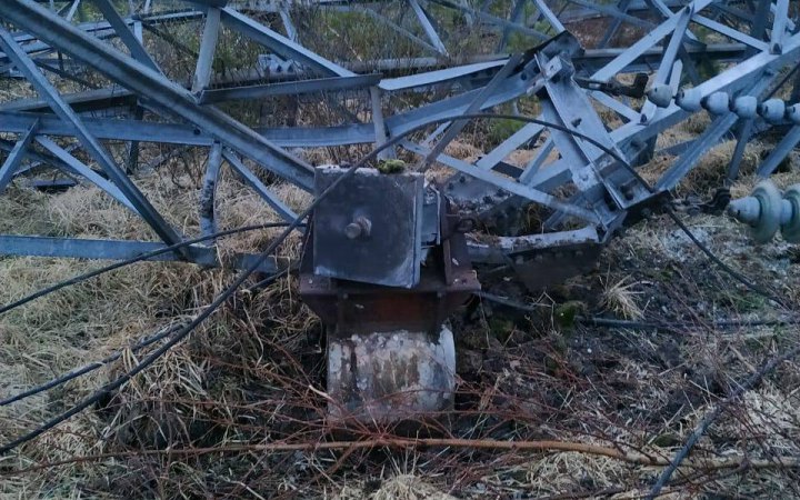 У Ленінградській області РФ невідомі замінували і підірвали опори ЛЕП 