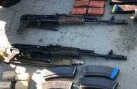 Со склада воинской части в Николаеве пытались продать автоматы, тротил и пластид