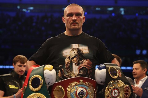 Усик похвалився отриманими чемпіонськими поясами