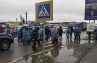 Жителі передмістя Києва блокували Одеську трасу на знак протесту