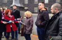 Волонтеры обвинили Минсоцполитики в саботаже оформления машин для АТО