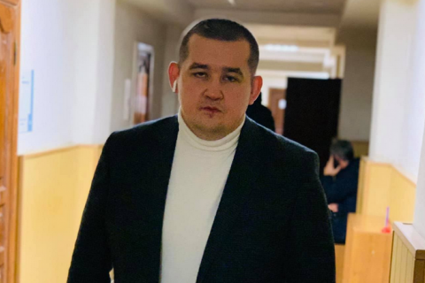 Представителя Денисовой уволили из-за сообщения о драке