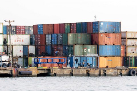 Из-за пожара на складе с химикатами эвакуировали бельгийский порт Антверпен