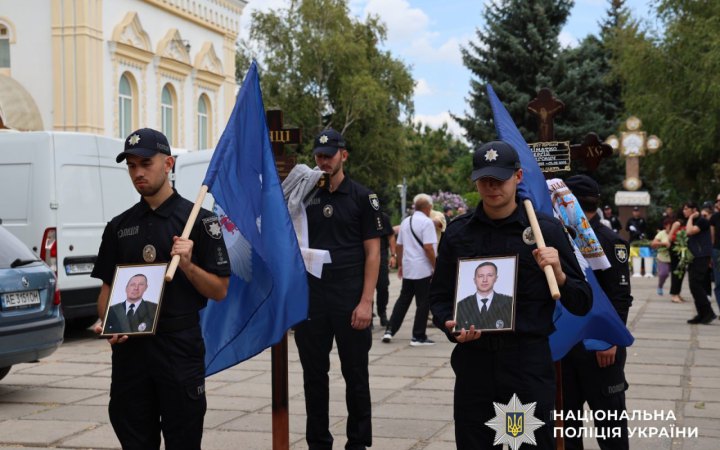 На Дніпропетровщині попрощалися з двома поліцейськими, загиблими під час повторного обстрілу РФ