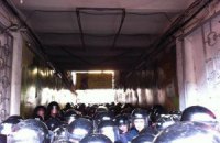Вход в суд закрыли для депутатов и журналистов (ВИДЕО)