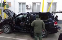 В Закарпатской области задержали контрабандиста сигарет на авто с дипломатическими номерами и документами почетного консула 