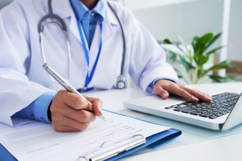 Відстороненим від роботи через відмову від вакцинації не виплачуватимуть лікарняні