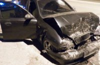 Таксист на Daewoo Lanos протаранил две припаркованные машины