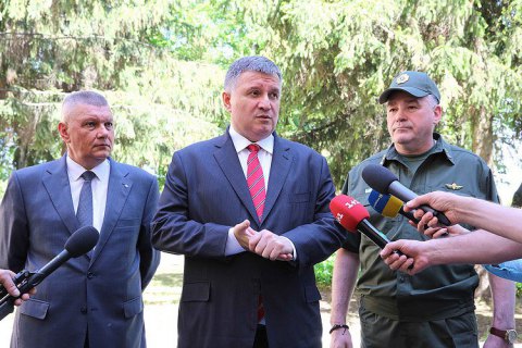 Глава МВД: Если нет уважения к законам Украины, путешествуйте в другие страны