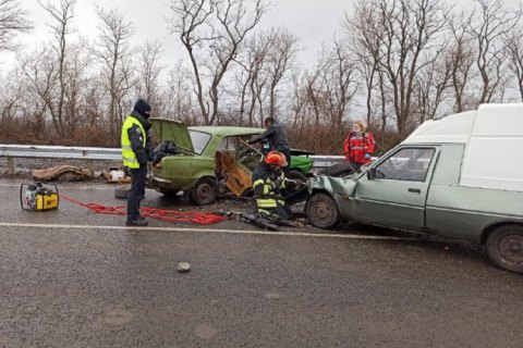 У Краматорську рятувальники деблокували дитину з понівеченої в ДТП автівки