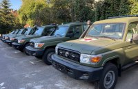Нідерландська компанія передала ДПСУ позашляховики для евакуації поранених