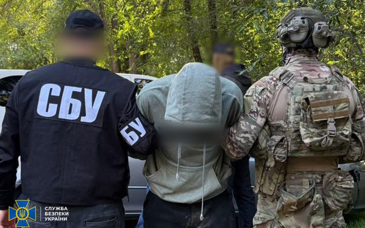 Правоохоронці заблокували ще 7 каналів підпільного збуту зброї в Україні