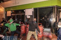 ​Активисты разгромили скандальную АЗС на Ревуцкого в Киеве (обновлено)