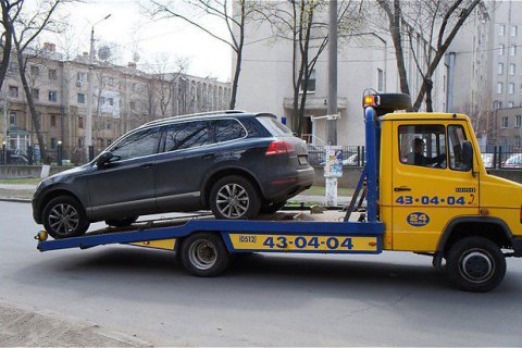 В Подмосковье машину эвакуировали вместе с восьмилетней девочкой