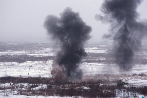 На Донбассе при обстреле автомобиля погиб капеллан, четверо военных ранены (обновлено)