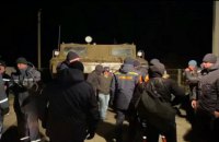  Из-за шторма в Азовском море с острова Бирючий эвакуировали 11 человек 