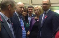 Депутаты пришли сегодня в Раду с розовыми ленточками