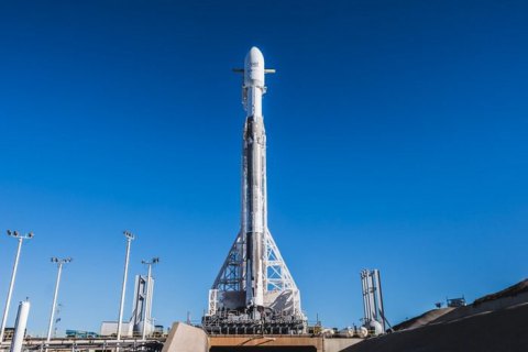 SpaceX запустила ракету Falcon 9 с первыми интернет-спутниками