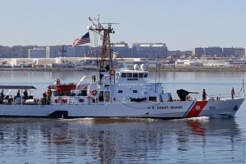 Кабмин одобрил подписание договора со США по катерам Island