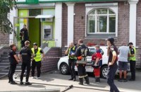 Женщину, которая с игрушечным пистолетом ограбила банк на Оболони и захватила заложницу, признали вменяемой