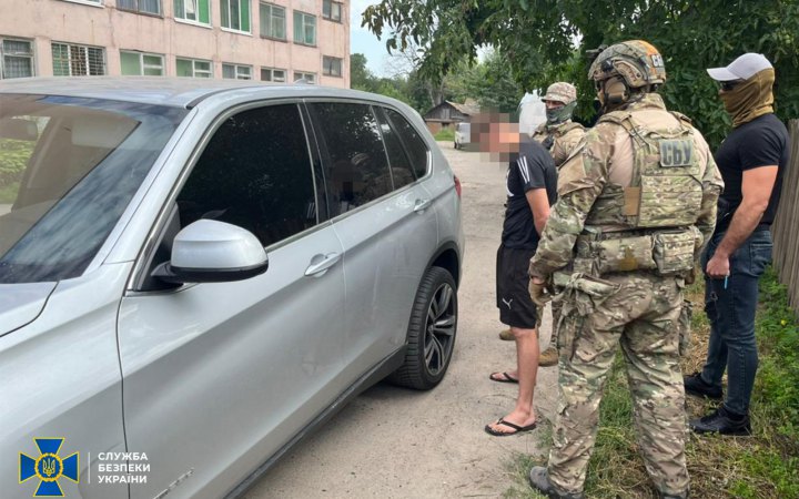 СБУ затримала російського агента, який "провів" у бік Києва 128 одиниць техніки окупантів