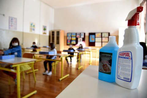 Кабмін виділив понад пів мільярда гривень на дезінфектори для шкіл