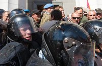 Афганцы обвинили "Беркут" в применении слезоточивого газа