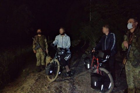 Двое велосипедистов из Германии незаконно пересекли границу, потому что думали, что Украина в ЕС