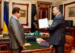 Янукович гордится знаменитым земляком Кобзоном