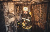 В Киеве мужчина во время пожара выпрыгнул с пятого этажа