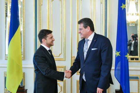 Зеленский заявил о намерении продолжить политику по усилению антироссийских санкций