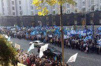 Несколько тысяч представителей ФПУ митингуют у Кабмина