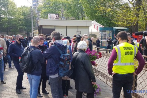 В Одессе двое мужчин устроили потасовку во время мероприятий к годовщине событий 2 мая