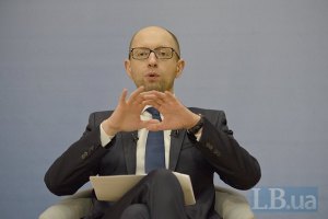 Яценюк хочет достроить долгострои и расселить в них беженцев